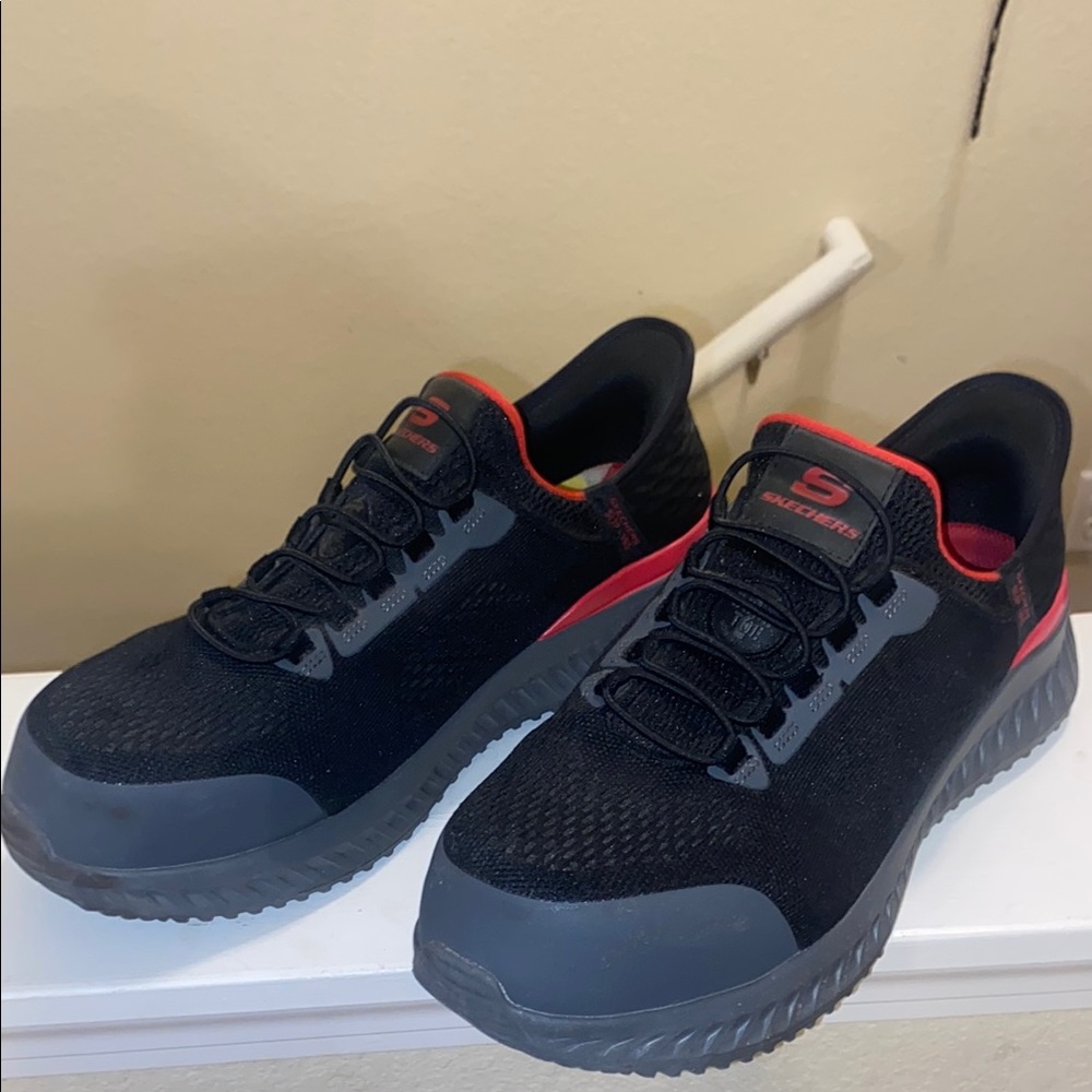 Skechers Men's Black and Red Slip In Steel Toe Work Shoes Size 10.5